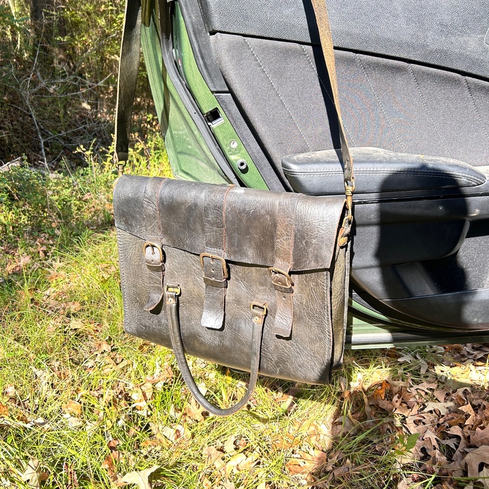 Big Black Leather Satchel Messenger Bag with Buckle Straps & Long Shoulder Strap - Picture 3 of 9